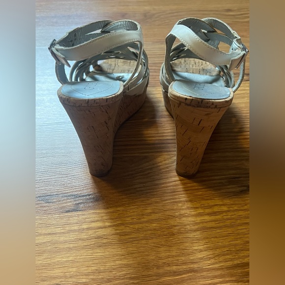 Guess ladies cork heel sandals - Picture 6 of 10